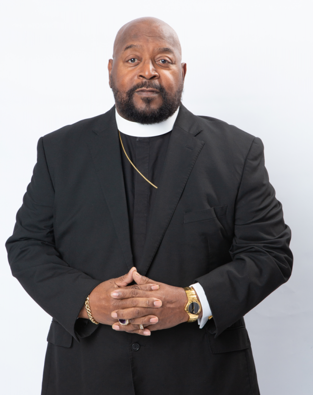 image-1009467-Bishop_hand_over_hand_standing_closeup_20240225_Large-9bf31.w640.png